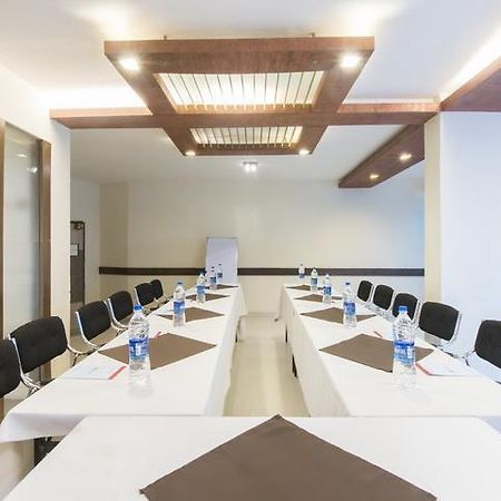 호텔 더 웨스트엔드 아흐메다바드 외부 사진